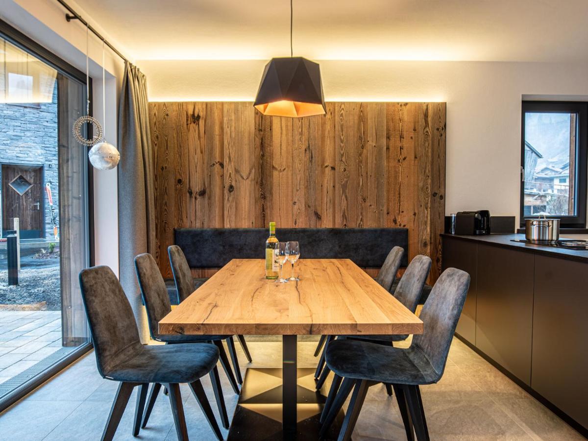 Apartment In Wald Im Pinzgau With A Carport エクステリア 写真