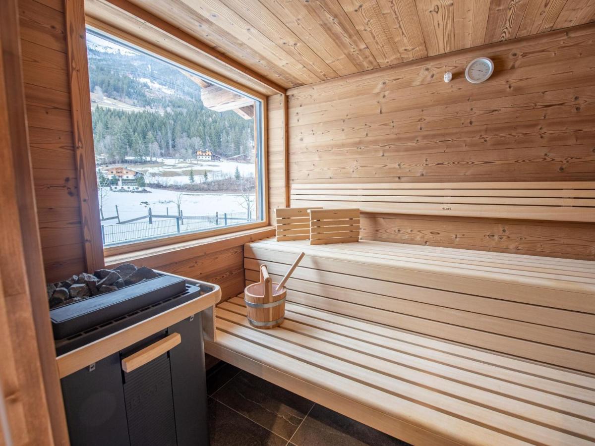 Apartment In Wald Im Pinzgau With A Carport エクステリア 写真