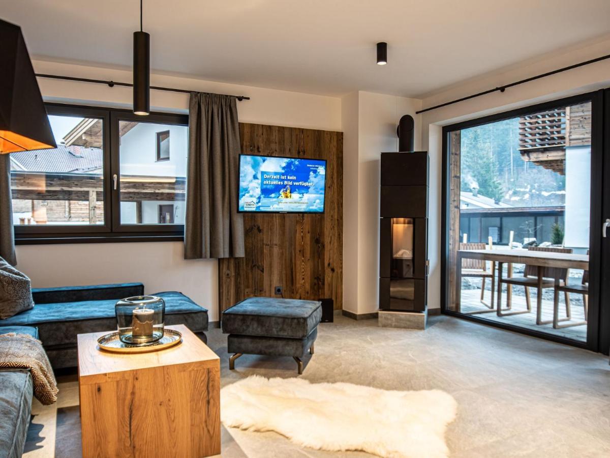Apartment In Wald Im Pinzgau With A Carport エクステリア 写真