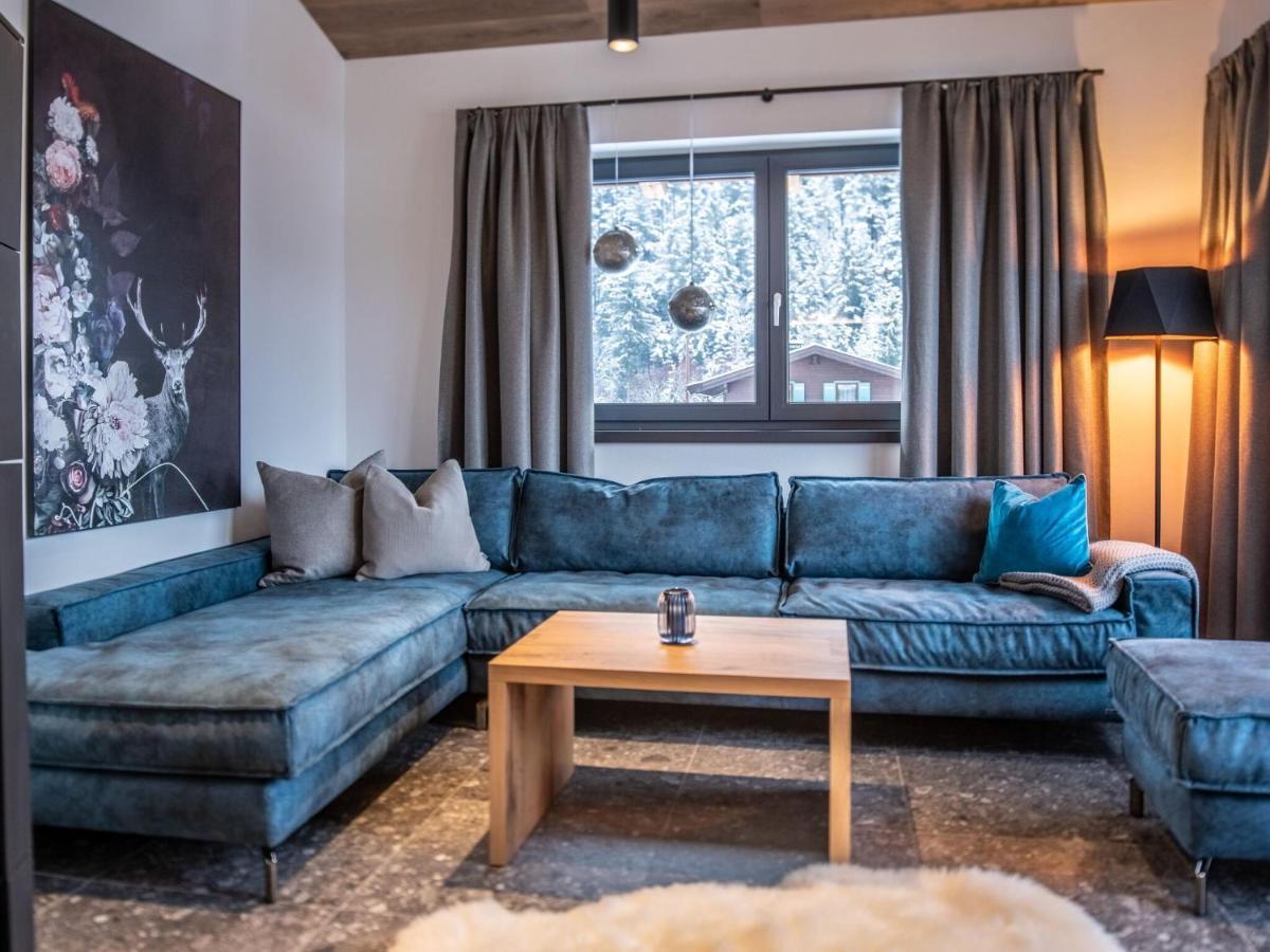 Apartment In Wald Im Pinzgau With A Carport エクステリア 写真
