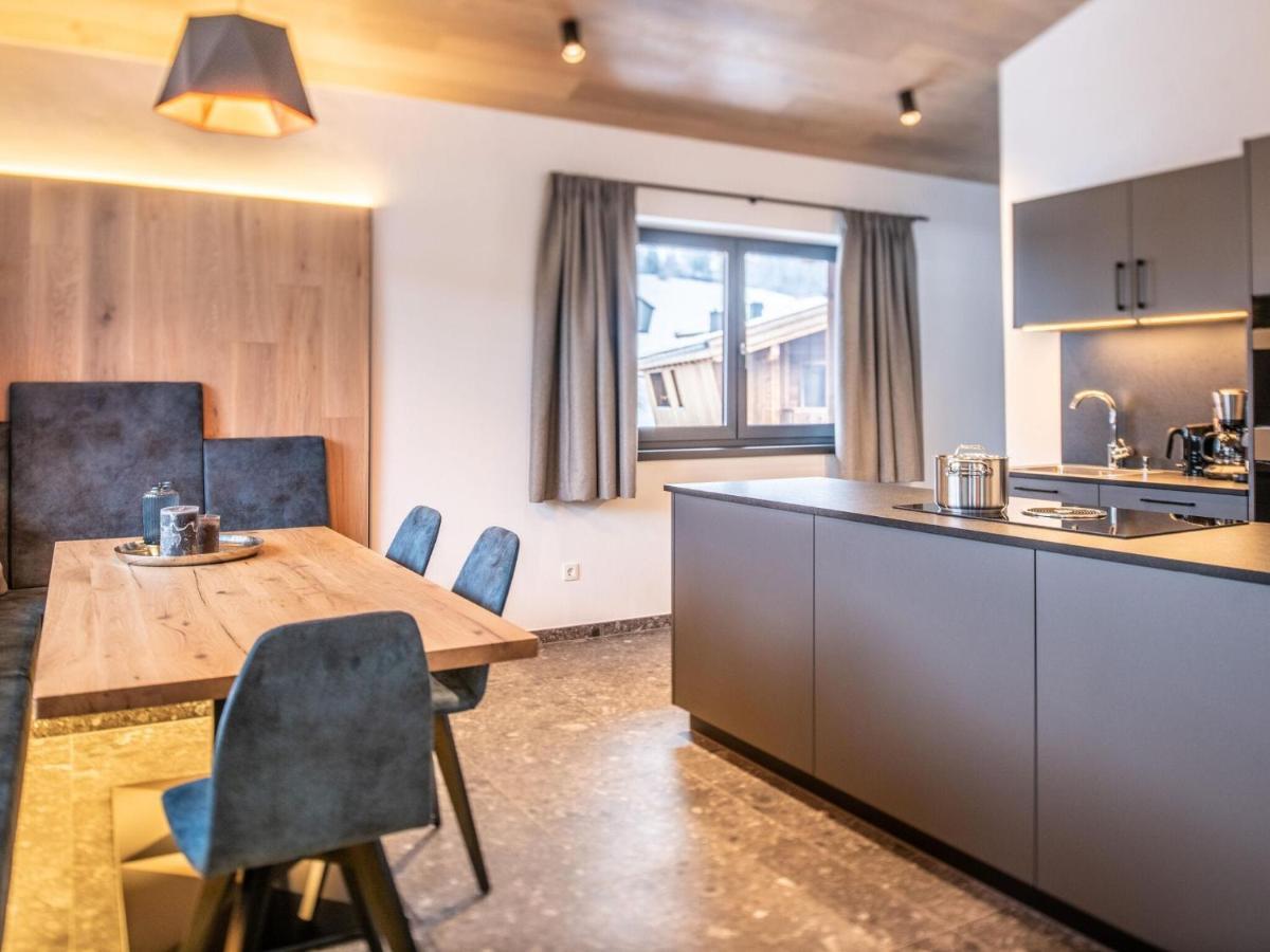 Apartment In Wald Im Pinzgau With A Carport エクステリア 写真
