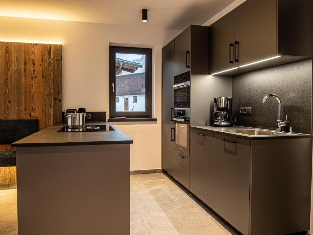 Apartment In Wald Im Pinzgau With A Carport エクステリア 写真