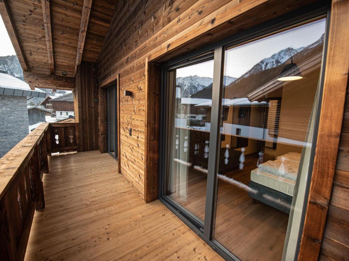 Apartment In Wald Im Pinzgau With A Carport エクステリア 写真