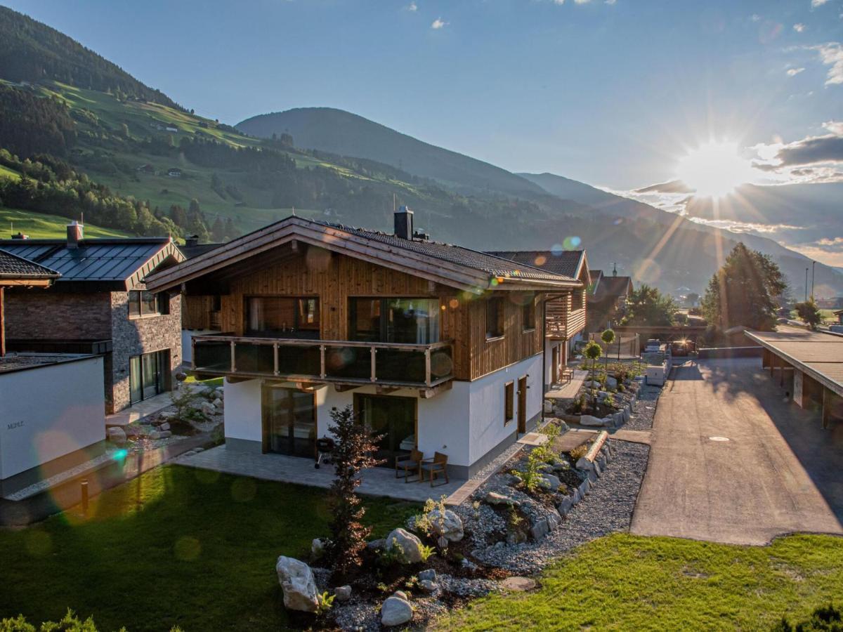 Apartment In Wald Im Pinzgau With A Carport エクステリア 写真