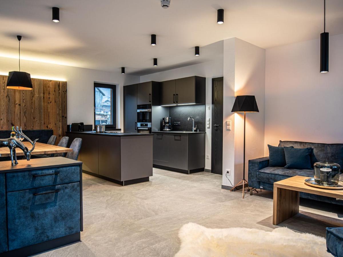 Apartment In Wald Im Pinzgau With A Carport エクステリア 写真