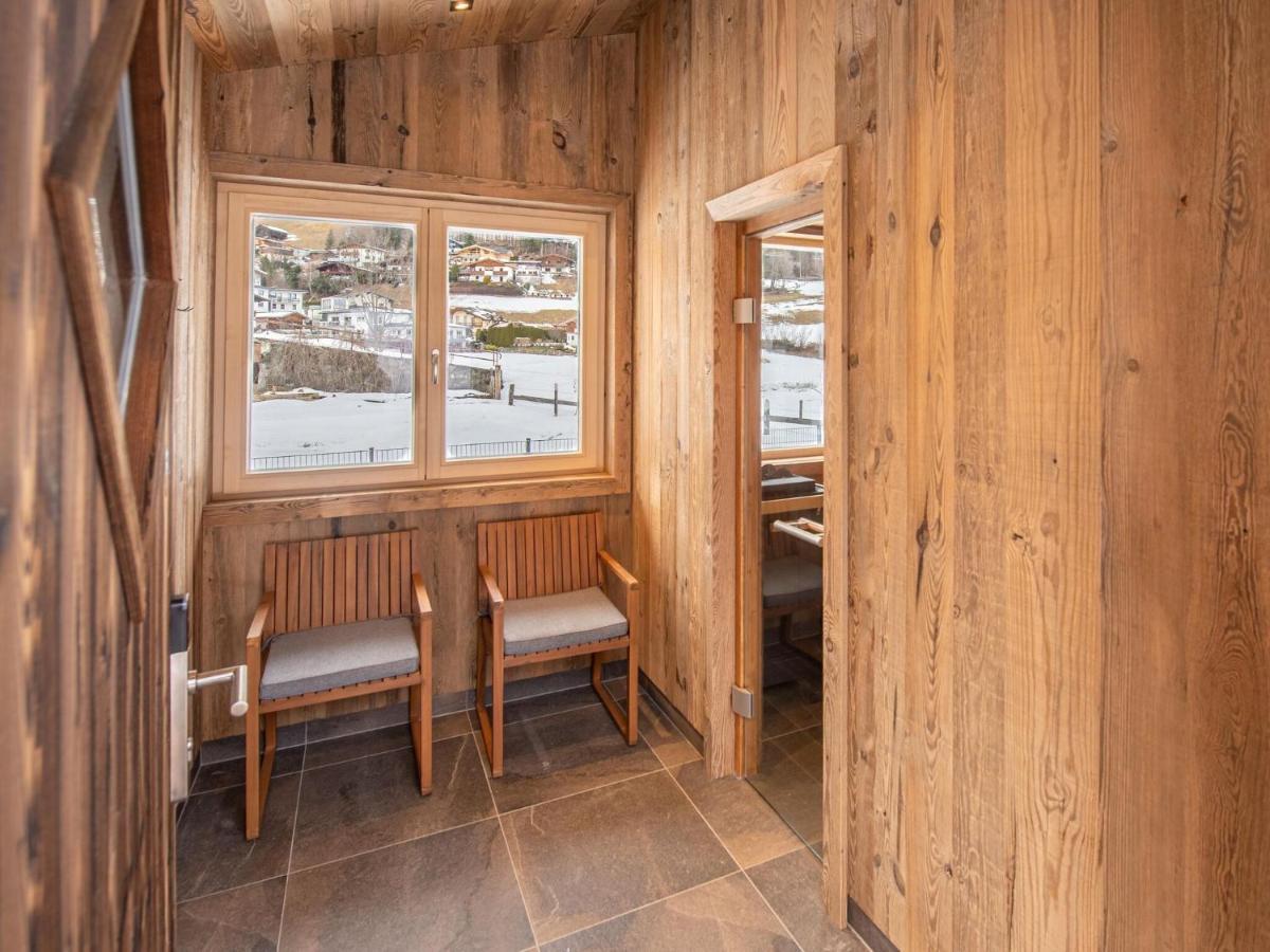 Apartment In Wald Im Pinzgau With A Carport エクステリア 写真
