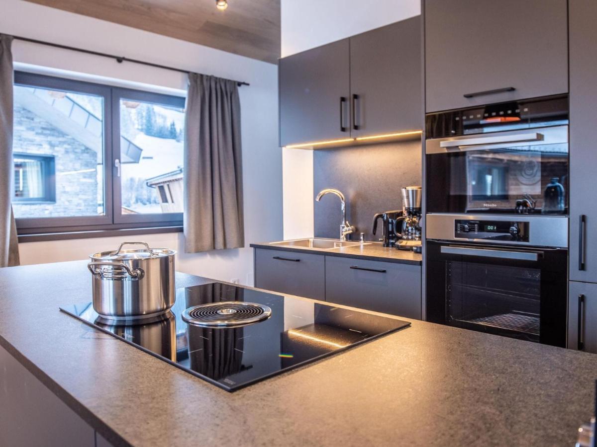 Apartment In Wald Im Pinzgau With A Carport エクステリア 写真