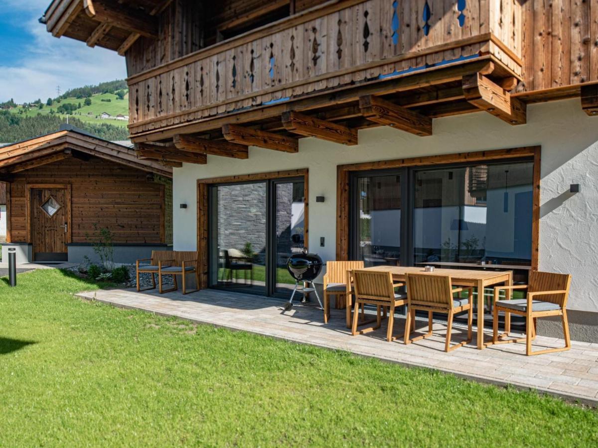 Apartment In Wald Im Pinzgau With A Carport エクステリア 写真
